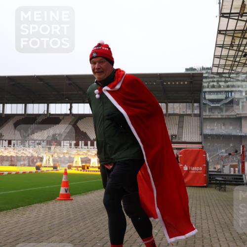 08.12.2024 - St. Pauli X-Mass-Run No. 14 Yannick Fuchs http://msf.ph/oto/7472164 08.12.2024 10:06:33 Ziel 78, 529, 621, 698, 795, 885, 890, 1424, 2894, 3257, 3259 meine-sportfotos.de