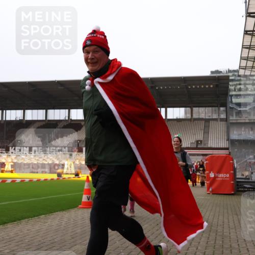 08.12.2024 - St. Pauli X-Mass-Run No. 14 Yannick Fuchs http://msf.ph/oto/7472171 08.12.2024 10:06:34 Ziel 78, 529, 621, 698, 795, 885, 890, 1424, 1786, 2751, 2894, 3257, 3259 meine-sportfotos.de