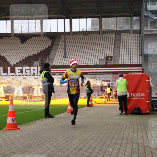 08.12.2024 - St. Pauli X-Mass-Run No. 14 Yannick Fuchs http://msf.ph/oto/7472214 08.12.2024 09:51:33 Ziel 2757, 3309 meine-sportfotos.de