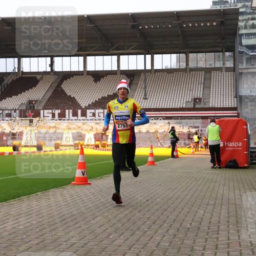 08.12.2024 - St. Pauli X-Mass-Run No. 14 Yannick Fuchs http://msf.ph/oto/7472231 08.12.2024 09:51:34 Ziel 2757, 3285, 3309 meine-sportfotos.de