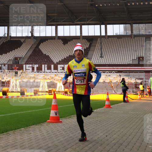 08.12.2024 - St. Pauli X-Mass-Run No. 14 Yannick Fuchs http://msf.ph/oto/7472239 08.12.2024 09:51:34 Ziel 2757, 3285, 3309 meine-sportfotos.de