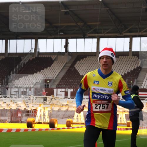 08.12.2024 - St. Pauli X-Mass-Run No. 14 Yannick Fuchs http://msf.ph/oto/7472243 08.12.2024 09:51:34 Ziel 2757, 3285, 3309 meine-sportfotos.de