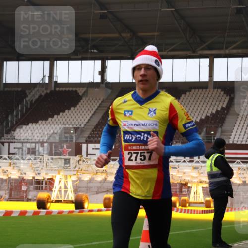 08.12.2024 - St. Pauli X-Mass-Run No. 14 Yannick Fuchs http://msf.ph/oto/7472249 08.12.2024 09:51:34 Ziel 2757, 3285, 3309 meine-sportfotos.de