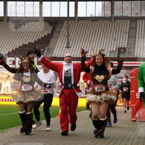 08.12.2024 - St. Pauli X-Mass-Run No. 14 Yannick Fuchs http://msf.ph/oto/7472275 08.12.2024 10:06:40 Ziel 78, 529, 621, 698, 719, 795, 885, 890, 1424, 1786, 2003, 2751, 2755, 3257, 3259, 3337 meine-sportfotos.de