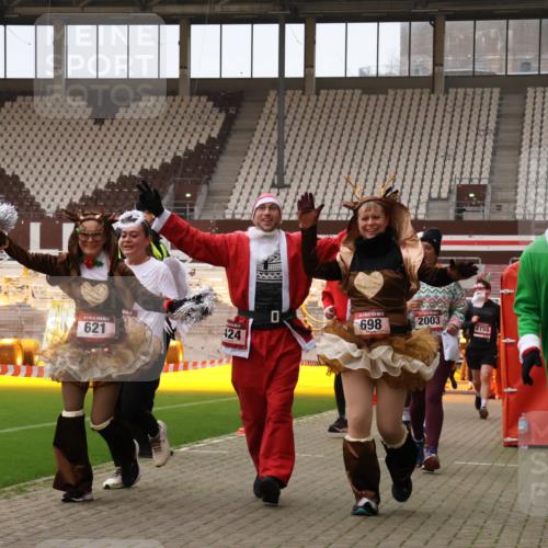 08.12.2024 - St. Pauli X-Mass-Run No. 14 Yannick Fuchs http://msf.ph/oto/7472289 08.12.2024 10:06:41 Ziel 78, 529, 621, 698, 719, 795, 885, 890, 1424, 1786, 2003, 2751, 2755, 3257, 3259, 3337 meine-sportfotos.de