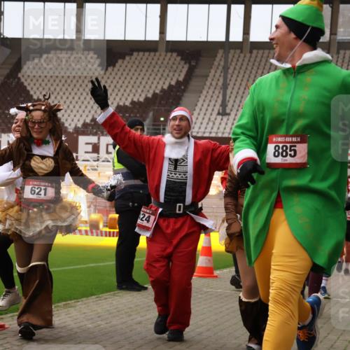 08.12.2024 - St. Pauli X-Mass-Run No. 14 Yannick Fuchs http://msf.ph/oto/7472337 08.12.2024 10:06:42 Ziel 78, 529, 621, 698, 719, 795, 885, 890, 1424, 1786, 2003, 2751, 2755, 3257, 3259, 3337 meine-sportfotos.de
