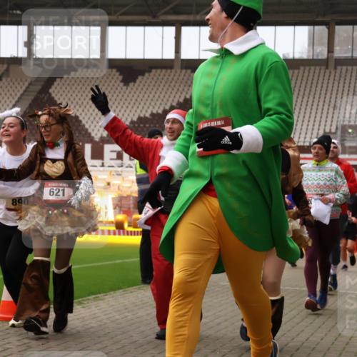08.12.2024 - St. Pauli X-Mass-Run No. 14 Yannick Fuchs http://msf.ph/oto/7472339 08.12.2024 10:06:42 Ziel 78, 529, 621, 698, 719, 795, 885, 890, 1424, 1786, 2003, 2751, 2755, 3257, 3259, 3337 meine-sportfotos.de