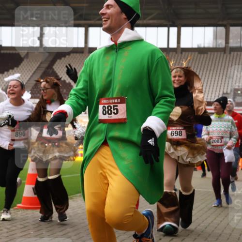 08.12.2024 - St. Pauli X-Mass-Run No. 14 Yannick Fuchs http://msf.ph/oto/7472349 08.12.2024 10:06:42 Ziel 78, 529, 621, 698, 719, 795, 885, 890, 1424, 1786, 2003, 2751, 2755, 3257, 3259, 3337 meine-sportfotos.de
