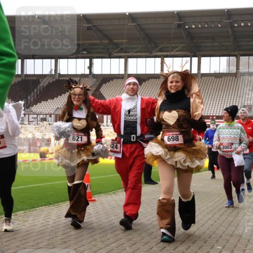 08.12.2024 - St. Pauli X-Mass-Run No. 14 Yannick Fuchs http://msf.ph/oto/7472362 08.12.2024 10:06:43 Ziel 78, 529, 621, 698, 719, 795, 885, 890, 1424, 1786, 1940, 2003, 2751, 2755, 3083, 3257, 3259, 3337, 3343 meine-sportfotos.de