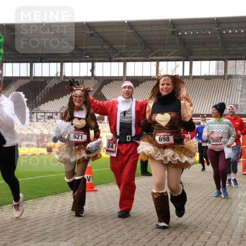 08.12.2024 - St. Pauli X-Mass-Run No. 14 Yannick Fuchs http://msf.ph/oto/7472365 08.12.2024 10:06:43 Ziel 78, 529, 621, 698, 719, 795, 885, 890, 1424, 1786, 1940, 2003, 2751, 2755, 3083, 3257, 3259, 3337, 3343 meine-sportfotos.de