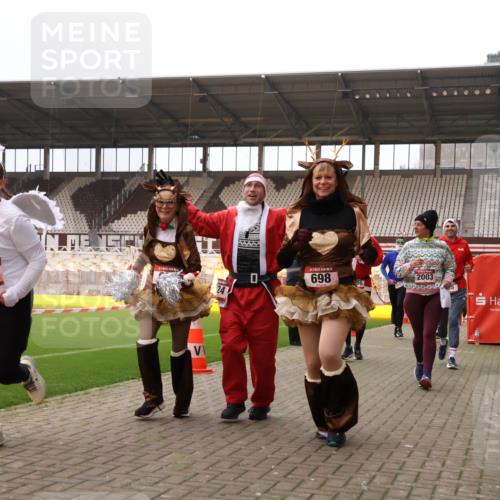 08.12.2024 - St. Pauli X-Mass-Run No. 14 Yannick Fuchs http://msf.ph/oto/7472371 08.12.2024 10:06:43 Ziel 78, 529, 621, 698, 719, 795, 885, 890, 1424, 1786, 1940, 2003, 2751, 2755, 3083, 3257, 3259, 3337, 3343 meine-sportfotos.de