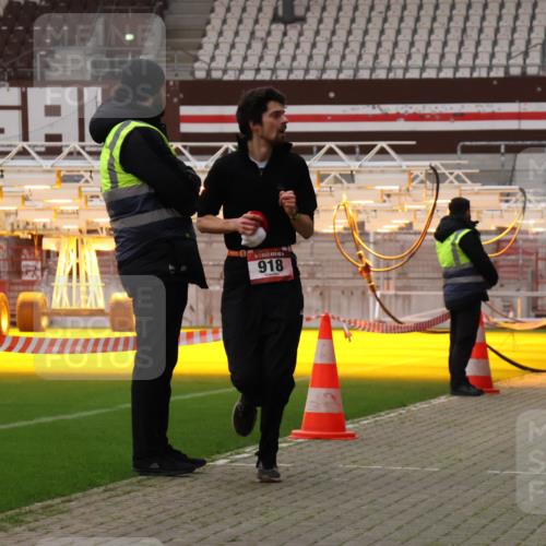 08.12.2024 - St. Pauli X-Mass-Run No. 14 Yannick Fuchs http://msf.ph/oto/7472372 08.12.2024 09:51:54 Ziel 36, 918, 2763, 3285 meine-sportfotos.de