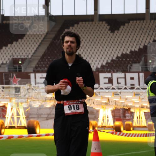 08.12.2024 - St. Pauli X-Mass-Run No. 14 Yannick Fuchs http://msf.ph/oto/7472389 08.12.2024 09:51:56 Ziel 36, 918, 2763, 3285 meine-sportfotos.de