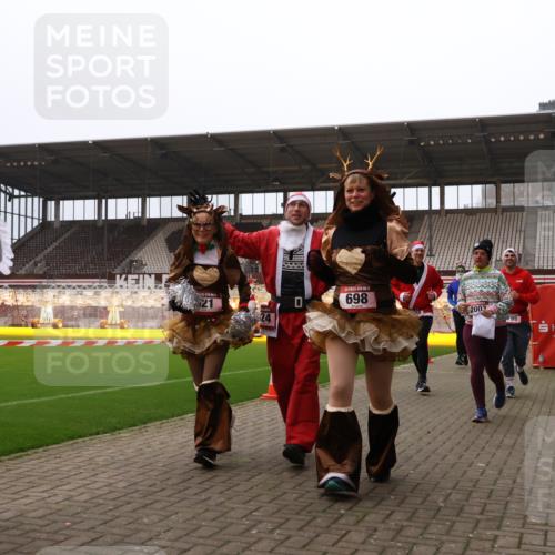 08.12.2024 - St. Pauli X-Mass-Run No. 14 Yannick Fuchs http://msf.ph/oto/7472395 08.12.2024 10:06:43 Ziel 78, 529, 621, 698, 719, 795, 885, 890, 1424, 1786, 1940, 2003, 2751, 2755, 3083, 3257, 3259, 3337, 3343 meine-sportfotos.de