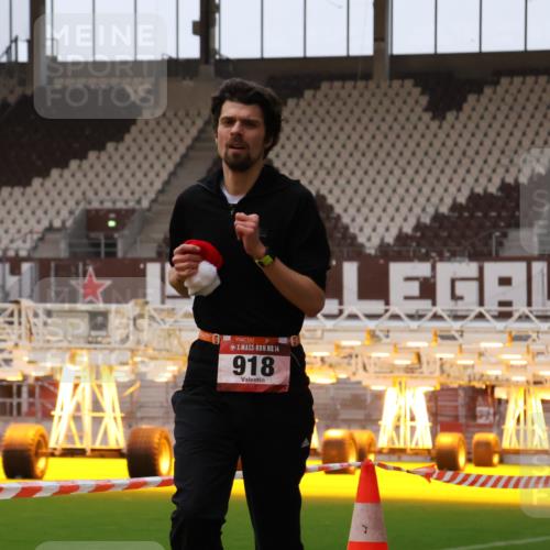 08.12.2024 - St. Pauli X-Mass-Run No. 14 Yannick Fuchs http://msf.ph/oto/7472396 08.12.2024 09:51:56 Ziel 36, 918, 2763, 3285 meine-sportfotos.de