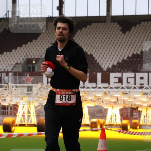 08.12.2024 - St. Pauli X-Mass-Run No. 14 Yannick Fuchs http://msf.ph/oto/7472400 08.12.2024 09:51:56 Ziel 36, 918, 2763, 3285 meine-sportfotos.de