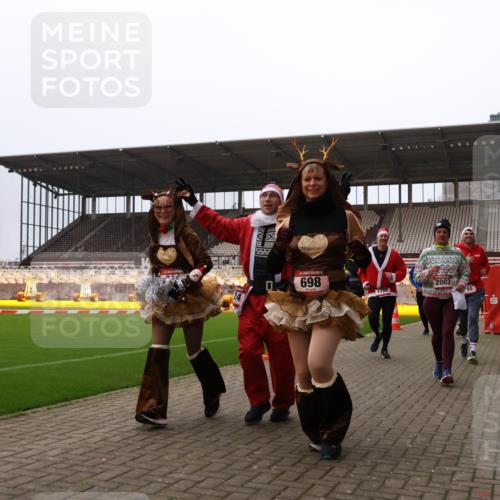 08.12.2024 - St. Pauli X-Mass-Run No. 14 Yannick Fuchs http://msf.ph/oto/7472408 08.12.2024 10:06:44 Ziel 78, 529, 621, 698, 719, 795, 885, 890, 1424, 1786, 1940, 2003, 2751, 2755, 3083, 3257, 3259, 3337, 3343 meine-sportfotos.de