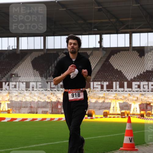 08.12.2024 - St. Pauli X-Mass-Run No. 14 Yannick Fuchs http://msf.ph/oto/7472409 08.12.2024 09:51:56 Ziel 36, 918, 2763, 3285 meine-sportfotos.de