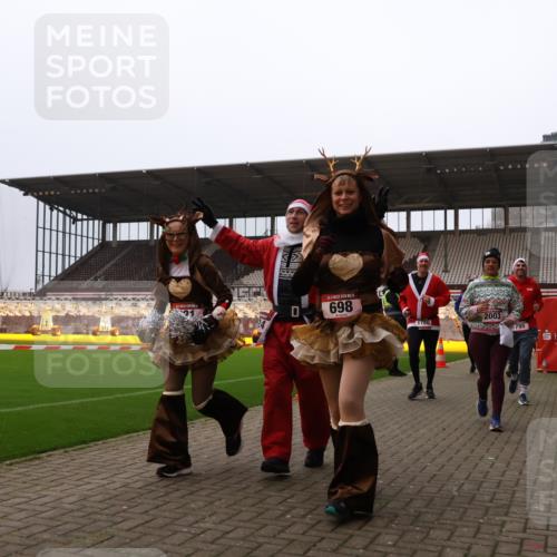 08.12.2024 - St. Pauli X-Mass-Run No. 14 Yannick Fuchs http://msf.ph/oto/7472411 08.12.2024 10:06:44 Ziel 78, 529, 621, 698, 719, 795, 885, 890, 1424, 1786, 1940, 2003, 2751, 2755, 3083, 3257, 3259, 3337, 3343 meine-sportfotos.de