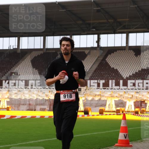 08.12.2024 - St. Pauli X-Mass-Run No. 14 Yannick Fuchs http://msf.ph/oto/7472412 08.12.2024 09:51:56 Ziel 36, 918, 2763, 3285 meine-sportfotos.de