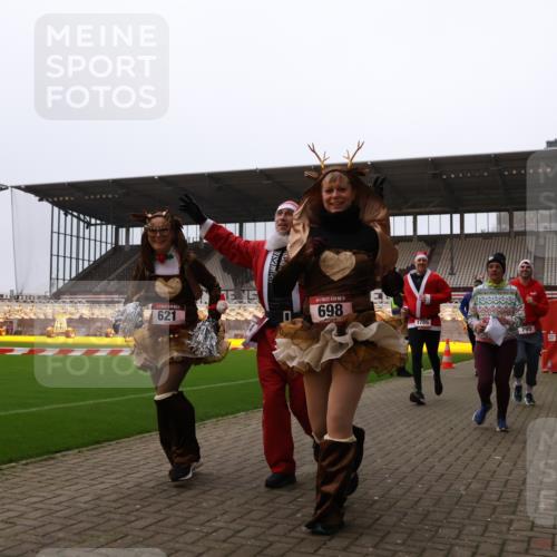 08.12.2024 - St. Pauli X-Mass-Run No. 14 Yannick Fuchs http://msf.ph/oto/7472418 08.12.2024 10:06:44 Ziel 78, 529, 621, 698, 719, 795, 885, 890, 1424, 1786, 1940, 2003, 2751, 2755, 3083, 3257, 3259, 3337, 3343 meine-sportfotos.de