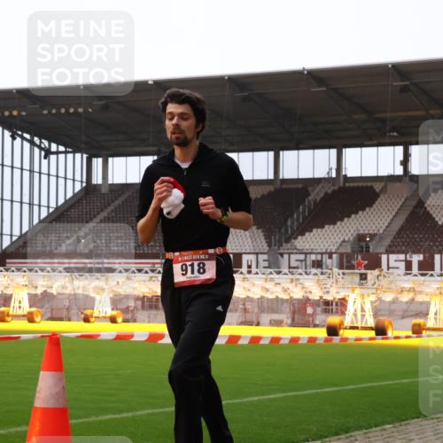 08.12.2024 - St. Pauli X-Mass-Run No. 14 Yannick Fuchs http://msf.ph/oto/7472419 08.12.2024 09:51:57 Ziel 36, 918, 2763, 3285 meine-sportfotos.de