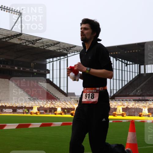 08.12.2024 - St. Pauli X-Mass-Run No. 14 Yannick Fuchs http://msf.ph/oto/7472429 08.12.2024 09:51:57 Ziel 36, 918, 2763, 3285 meine-sportfotos.de