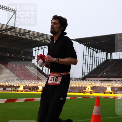 08.12.2024 - St. Pauli X-Mass-Run No. 14 Yannick Fuchs http://msf.ph/oto/7472430 08.12.2024 09:51:58 Ziel 36, 44, 918, 2763, 3285 meine-sportfotos.de