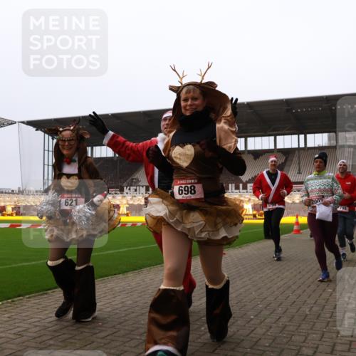 08.12.2024 - St. Pauli X-Mass-Run No. 14 Yannick Fuchs http://msf.ph/oto/7472432 08.12.2024 10:06:44 Ziel 78, 529, 621, 698, 719, 795, 885, 890, 1424, 1786, 1940, 2003, 2751, 2755, 3083, 3257, 3259, 3337, 3343 meine-sportfotos.de