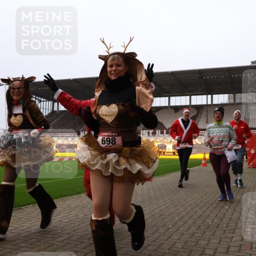 08.12.2024 - St. Pauli X-Mass-Run No. 14 Yannick Fuchs http://msf.ph/oto/7472438 08.12.2024 10:06:44 Ziel 78, 529, 621, 698, 719, 795, 885, 890, 1424, 1786, 1940, 2003, 2751, 2755, 3083, 3257, 3259, 3337, 3343 meine-sportfotos.de