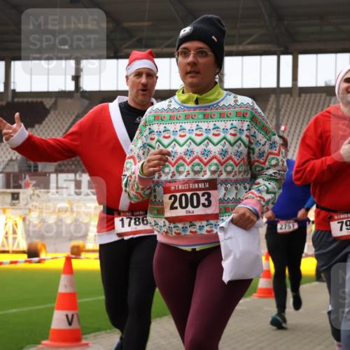 08.12.2024 - St. Pauli X-Mass-Run No. 14 Yannick Fuchs http://msf.ph/oto/7472450 08.12.2024 10:06:45 Ziel 529, 621, 698, 719, 795, 885, 890, 1424, 1786, 1940, 2003, 2062, 2751, 2755, 3083, 3257, 3259, 3337, 3343 meine-sportfotos.de