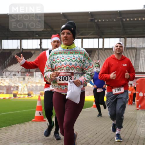 08.12.2024 - St. Pauli X-Mass-Run No. 14 Yannick Fuchs http://msf.ph/oto/7472457 08.12.2024 10:06:45 Ziel 529, 621, 698, 719, 795, 885, 890, 1424, 1786, 1940, 2003, 2062, 2751, 2755, 3083, 3257, 3259, 3337, 3343 meine-sportfotos.de