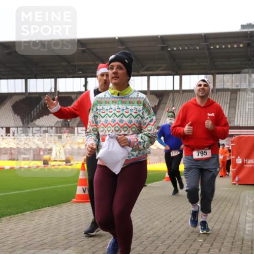 08.12.2024 - St. Pauli X-Mass-Run No. 14 Yannick Fuchs http://msf.ph/oto/7472458 08.12.2024 10:06:45 Ziel 529, 621, 698, 719, 795, 885, 890, 1424, 1786, 1940, 2003, 2062, 2751, 2755, 3083, 3257, 3259, 3337, 3343 meine-sportfotos.de