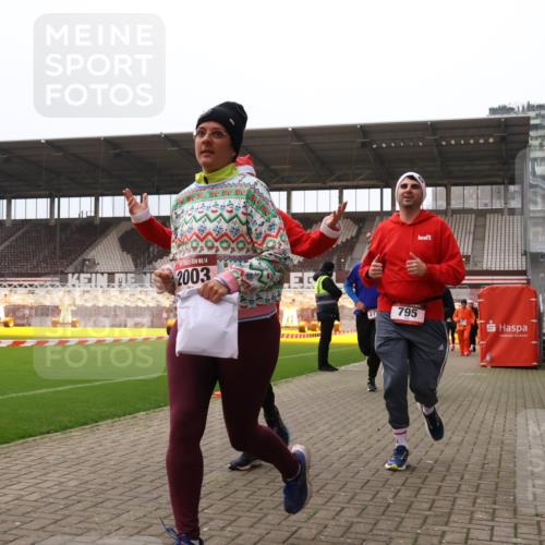 08.12.2024 - St. Pauli X-Mass-Run No. 14 Yannick Fuchs http://msf.ph/oto/7472468 08.12.2024 10:06:46 Ziel 529, 621, 698, 719, 795, 885, 890, 1424, 1786, 1940, 2003, 2062, 2751, 2755, 3083, 3257, 3259, 3337, 3343 meine-sportfotos.de