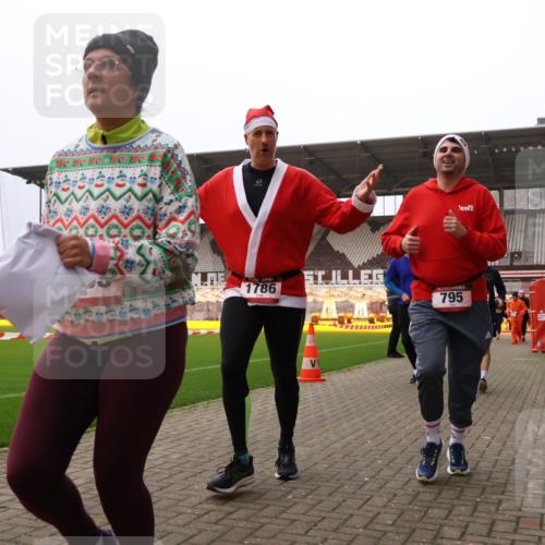 08.12.2024 - St. Pauli X-Mass-Run No. 14 Yannick Fuchs http://msf.ph/oto/7472481 08.12.2024 10:06:46 Ziel 529, 621, 698, 719, 795, 885, 890, 1424, 1786, 1940, 2003, 2062, 2751, 2755, 3083, 3257, 3259, 3337, 3343 meine-sportfotos.de