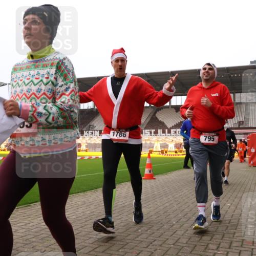 08.12.2024 - St. Pauli X-Mass-Run No. 14 Yannick Fuchs http://msf.ph/oto/7472485 08.12.2024 10:06:46 Ziel 529, 621, 698, 719, 795, 885, 890, 1424, 1786, 1940, 2003, 2062, 2751, 2755, 3083, 3257, 3259, 3337, 3343 meine-sportfotos.de