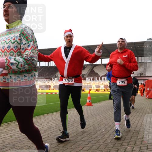 08.12.2024 - St. Pauli X-Mass-Run No. 14 Yannick Fuchs http://msf.ph/oto/7472489 08.12.2024 10:06:46 Ziel 529, 621, 698, 719, 795, 885, 890, 1424, 1786, 1940, 2003, 2062, 2751, 2755, 3083, 3257, 3259, 3337, 3343 meine-sportfotos.de