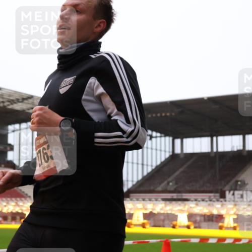 08.12.2024 - St. Pauli X-Mass-Run No. 14 Yannick Fuchs http://msf.ph/oto/7472490 08.12.2024 09:52:05 Ziel 36, 44, 918, 1921, 2763 meine-sportfotos.de