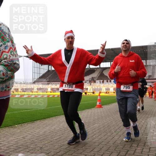 08.12.2024 - St. Pauli X-Mass-Run No. 14 Yannick Fuchs http://msf.ph/oto/7472492 08.12.2024 10:06:46 Ziel 529, 621, 698, 719, 795, 885, 890, 1424, 1786, 1940, 2003, 2062, 2751, 2755, 3083, 3257, 3259, 3337, 3343 meine-sportfotos.de