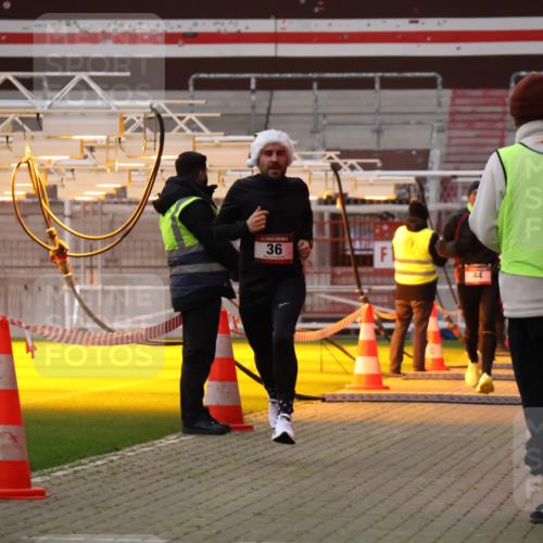 08.12.2024 - St. Pauli X-Mass-Run No. 14 Yannick Fuchs http://msf.ph/oto/7472494 08.12.2024 09:52:08 Ziel 36, 44, 918, 1921, 2763 meine-sportfotos.de