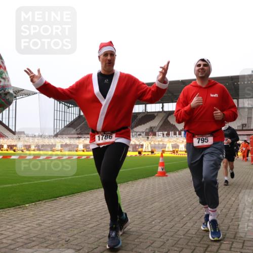 08.12.2024 - St. Pauli X-Mass-Run No. 14 Yannick Fuchs http://msf.ph/oto/7472495 08.12.2024 10:06:47 Ziel 529, 621, 698, 719, 795, 885, 890, 1424, 1786, 1940, 2003, 2062, 2346, 2751, 2755, 3083, 3257, 3259, 3337, 3343 meine-sportfotos.de