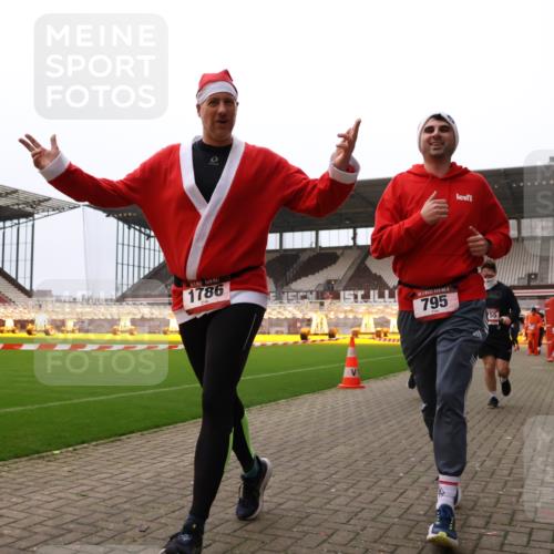 08.12.2024 - St. Pauli X-Mass-Run No. 14 Yannick Fuchs http://msf.ph/oto/7472498 08.12.2024 10:06:47 Ziel 529, 621, 698, 719, 795, 885, 890, 1424, 1786, 1940, 2003, 2062, 2346, 2751, 2755, 3083, 3257, 3259, 3337, 3343 meine-sportfotos.de