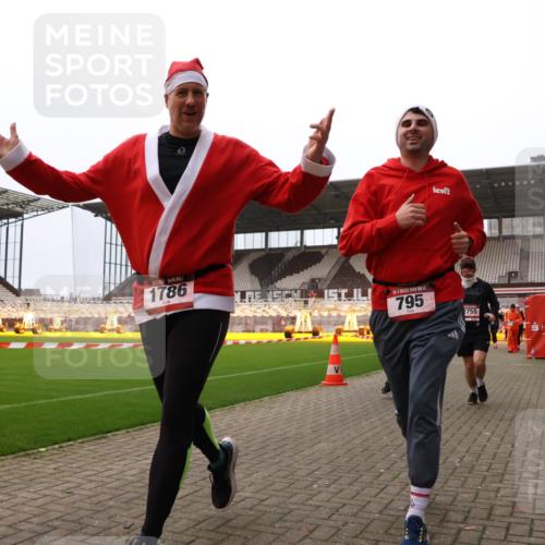 08.12.2024 - St. Pauli X-Mass-Run No. 14 Yannick Fuchs http://msf.ph/oto/7472501 08.12.2024 10:06:47 Ziel 529, 621, 698, 719, 795, 885, 890, 1424, 1786, 1940, 2003, 2062, 2346, 2751, 2755, 3083, 3257, 3259, 3337, 3343 meine-sportfotos.de