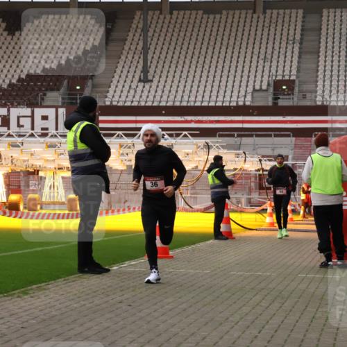 08.12.2024 - St. Pauli X-Mass-Run No. 14 Yannick Fuchs http://msf.ph/oto/7472511 08.12.2024 09:52:10 Ziel 36, 44, 1921, 2763 meine-sportfotos.de