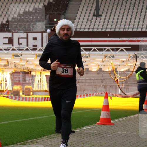08.12.2024 - St. Pauli X-Mass-Run No. 14 Yannick Fuchs http://msf.ph/oto/7472521 08.12.2024 09:52:11 Ziel 36, 44, 1921 meine-sportfotos.de
