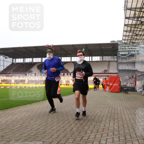 08.12.2024 - St. Pauli X-Mass-Run No. 14 Yannick Fuchs http://msf.ph/oto/7472523 08.12.2024 10:06:48 Ziel 151, 621, 698, 719, 795, 885, 890, 1424, 1786, 1940, 2003, 2062, 2212, 2346, 2751, 2755, 3083, 3259, 3337, 3343 meine-sportfotos.de
