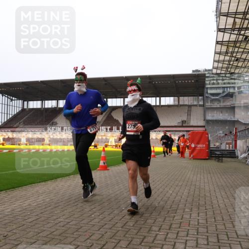 08.12.2024 - St. Pauli X-Mass-Run No. 14 Yannick Fuchs http://msf.ph/oto/7472529 08.12.2024 10:06:48 Ziel 151, 621, 698, 719, 795, 885, 890, 1424, 1786, 1940, 2003, 2062, 2212, 2346, 2751, 2755, 3083, 3259, 3337, 3343 meine-sportfotos.de