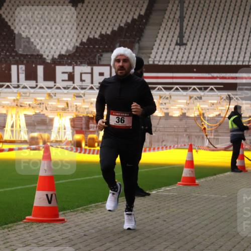 08.12.2024 - St. Pauli X-Mass-Run No. 14 Yannick Fuchs http://msf.ph/oto/7472531 08.12.2024 09:52:11 Ziel 36, 44, 1921 meine-sportfotos.de