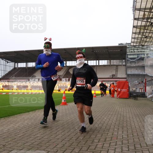 08.12.2024 - St. Pauli X-Mass-Run No. 14 Yannick Fuchs http://msf.ph/oto/7472532 08.12.2024 10:06:48 Ziel 151, 621, 698, 719, 795, 885, 890, 1424, 1786, 1940, 2003, 2062, 2212, 2346, 2751, 2755, 3083, 3259, 3337, 3343 meine-sportfotos.de