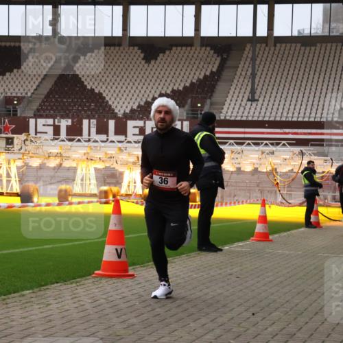 08.12.2024 - St. Pauli X-Mass-Run No. 14 Yannick Fuchs http://msf.ph/oto/7472543 08.12.2024 09:52:12 Ziel 36, 44, 1921 meine-sportfotos.de